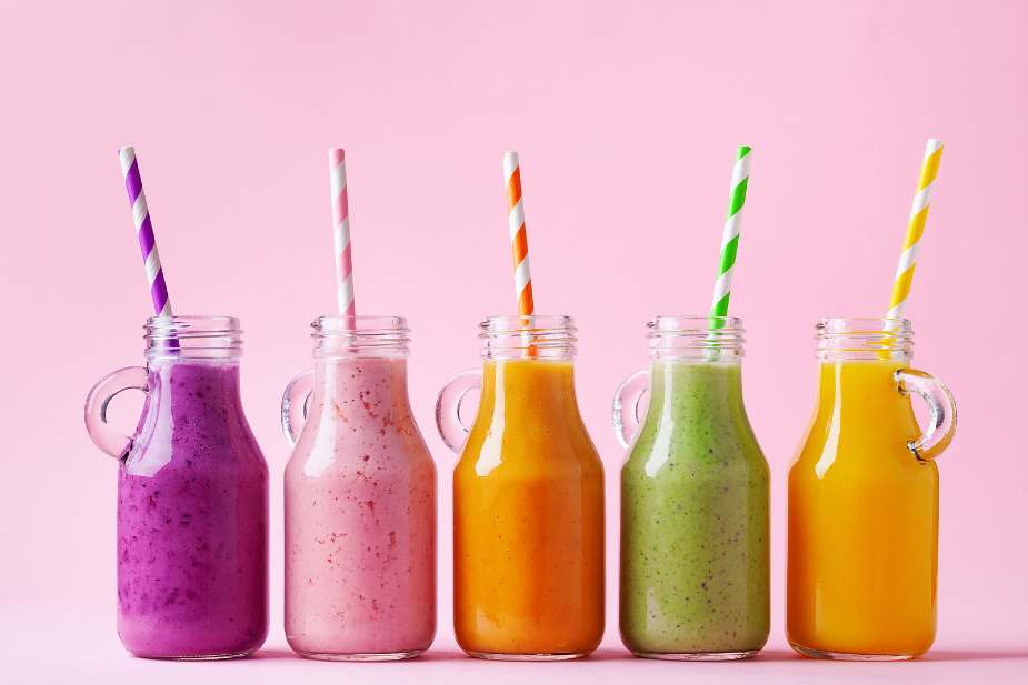 Vitaminas para el pelo naturales en forma de smoothies de colores