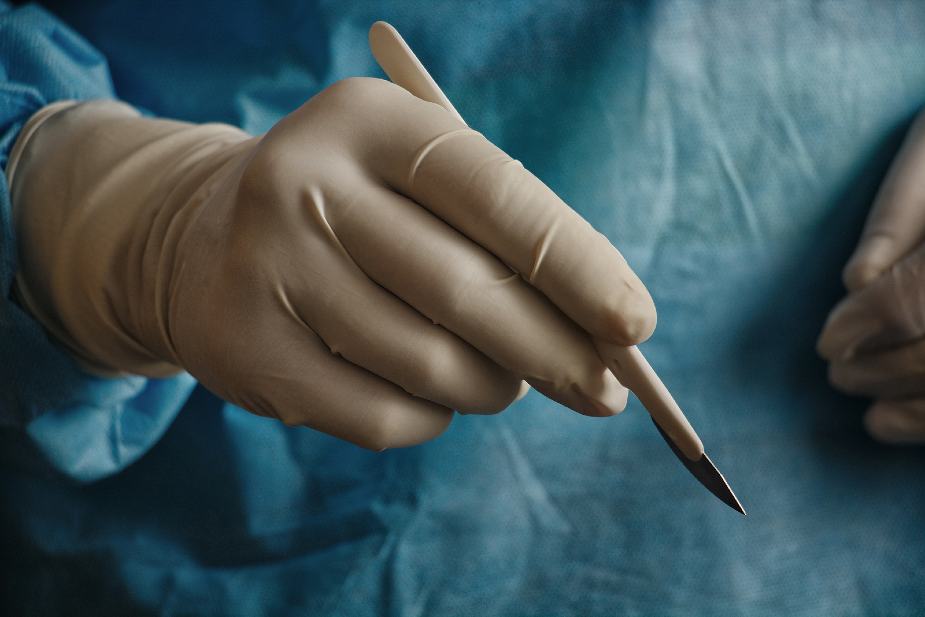 Bisturí empleado con la técnica FUT