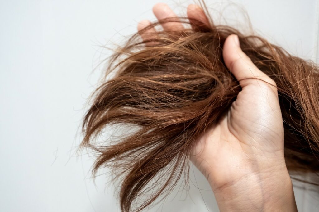 Cabello opaco producido por el agua con cal