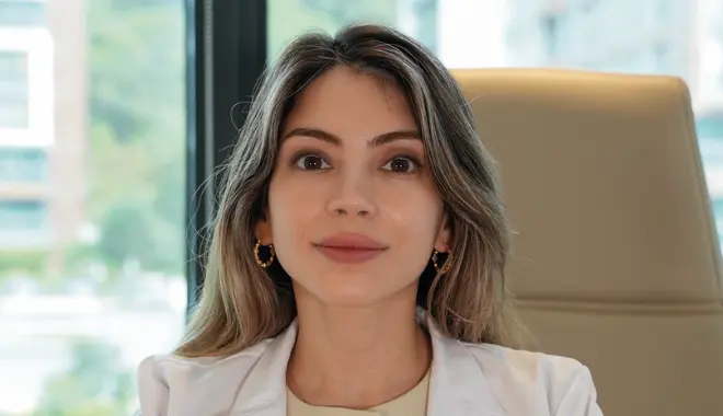 La Dra. Rabia en su consulta de Elitklinik.